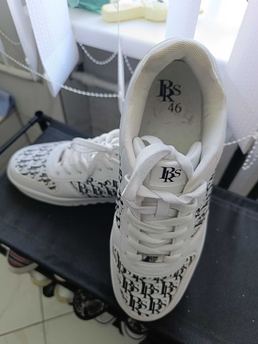 Чоловічі кросівки супер стан