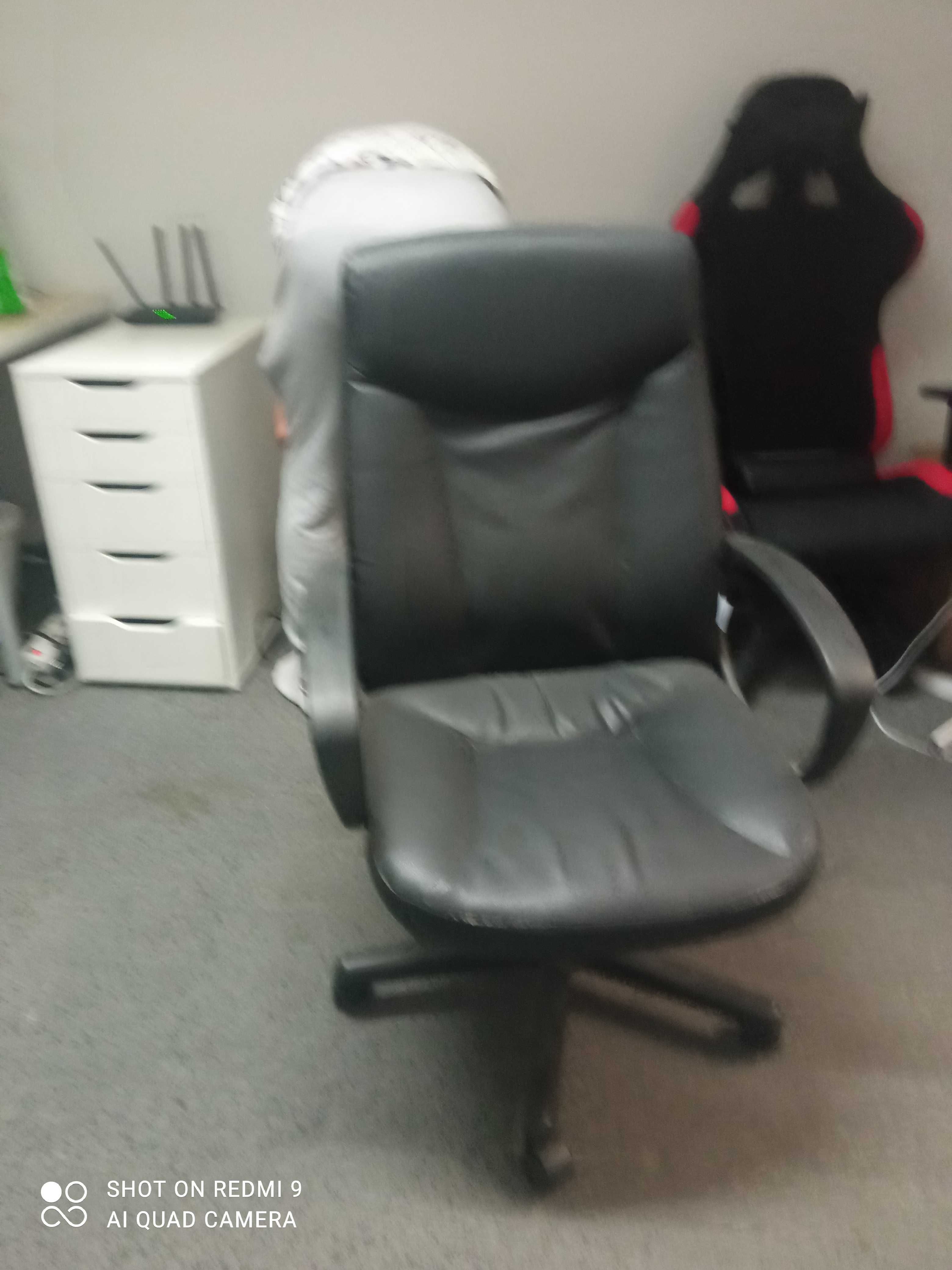 fotel biurowy czarny