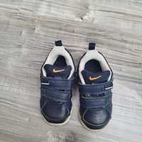 Buty dla dziecka Nike rozmiar 21