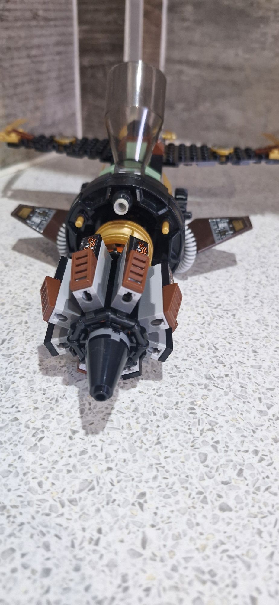 Lego Ninjago zestaw 70747 z dwoma ludzikami