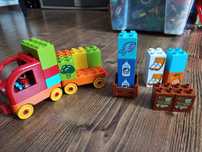 LEGO Duplo, samochodzik z przyczepą i towarem