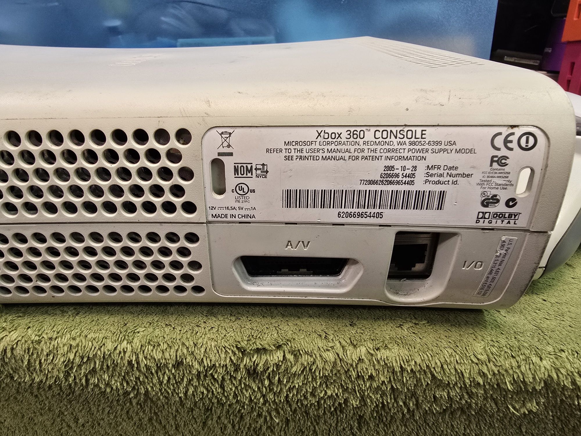 XBOX 360 konsola + 2 pady.