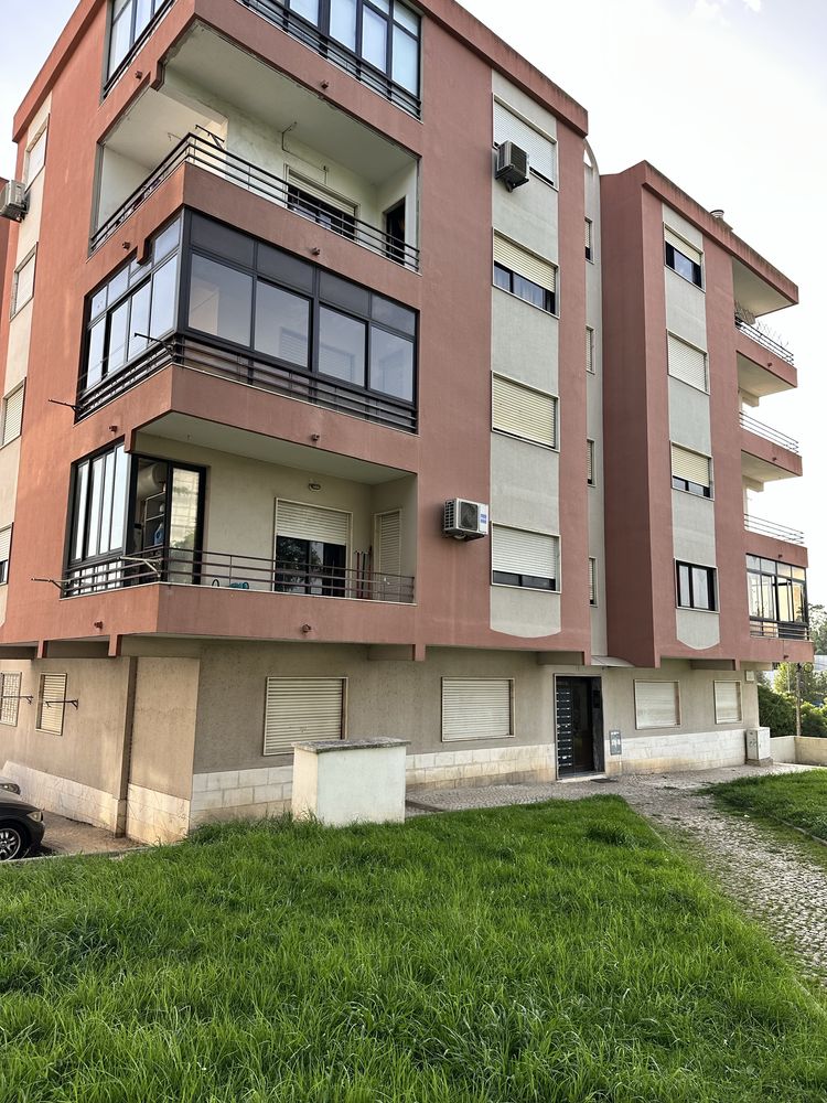 RESERVADO   primeiro andar remodelado com garagem boa Localização