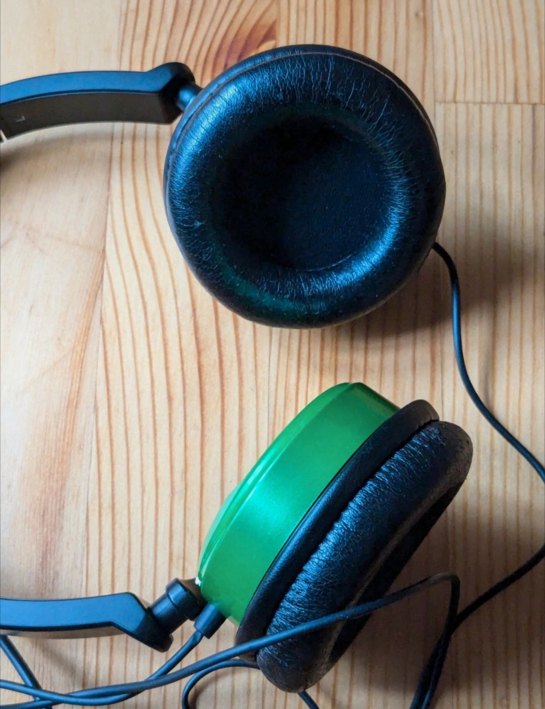 Headphones Sharkbiscuit