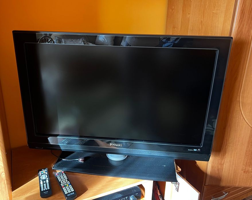 Telewizor Philips + 2 piloty