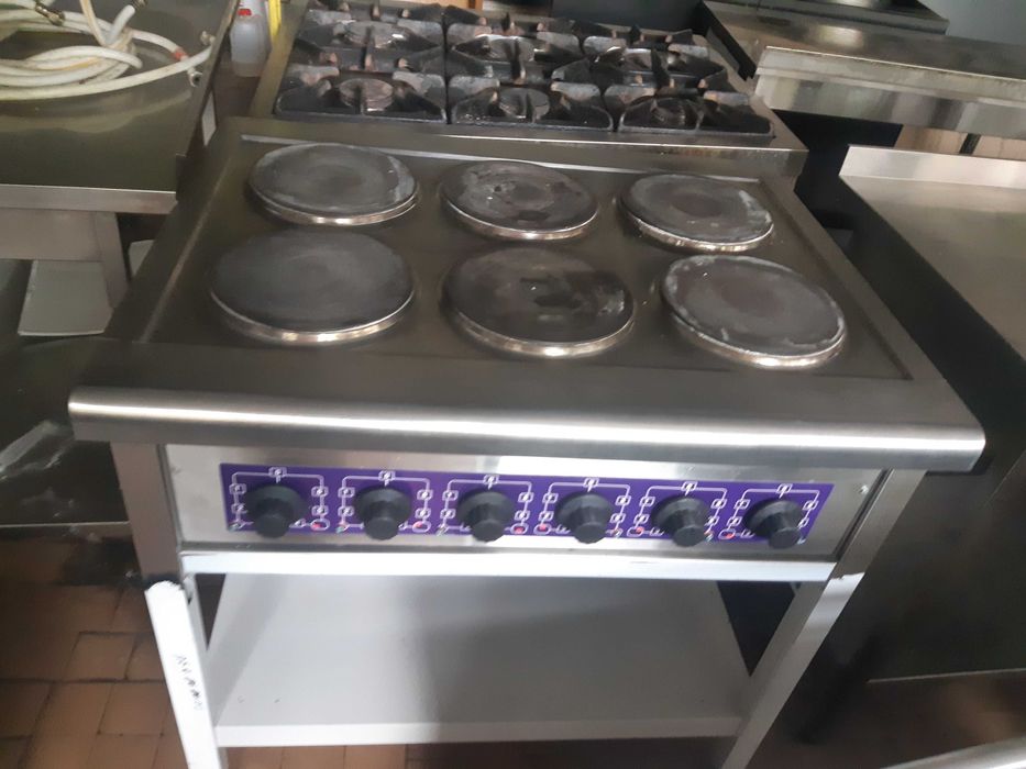 Продаємо обладнання: морозильні ларі, плити, пароконвектомат та інше