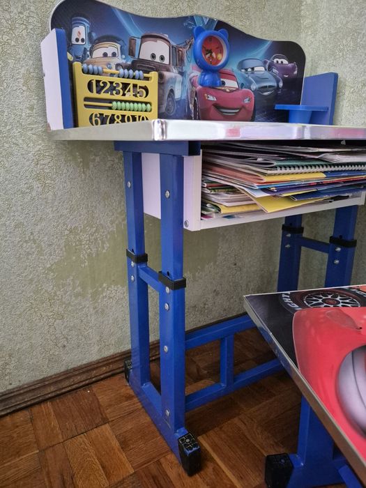 Продам стол и стул для младших классов