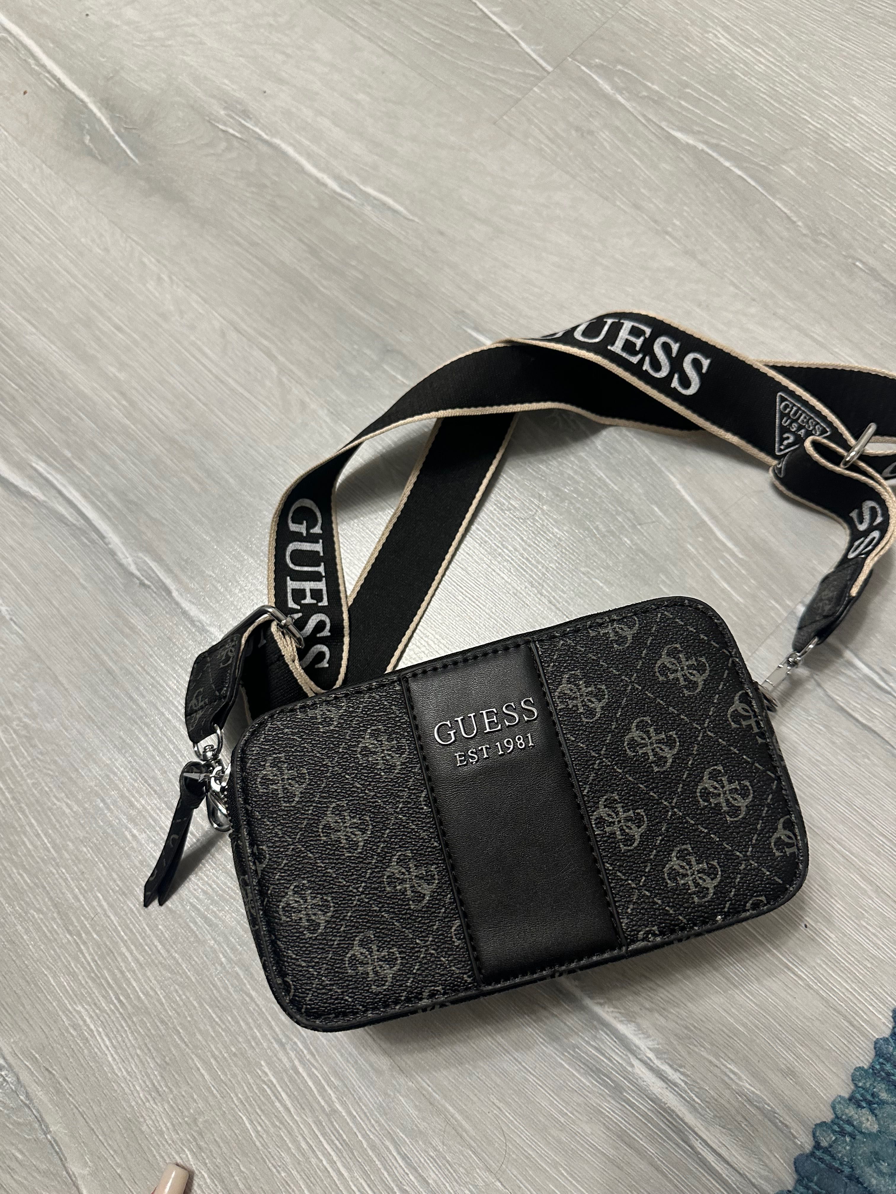 Сумочка з ремінцем Guess та МК