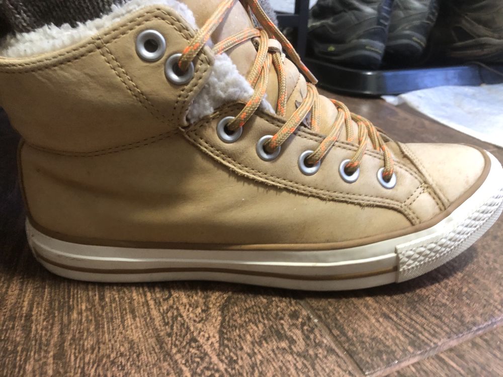 Продам шикарні зимні кросівки фірми Converse на 39 розмір , Оригінал
