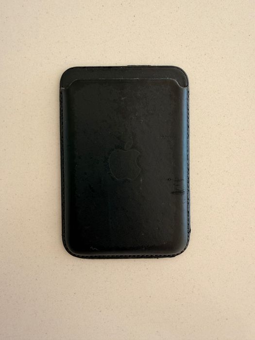 Carteira MagSafe preta em Pele Apple