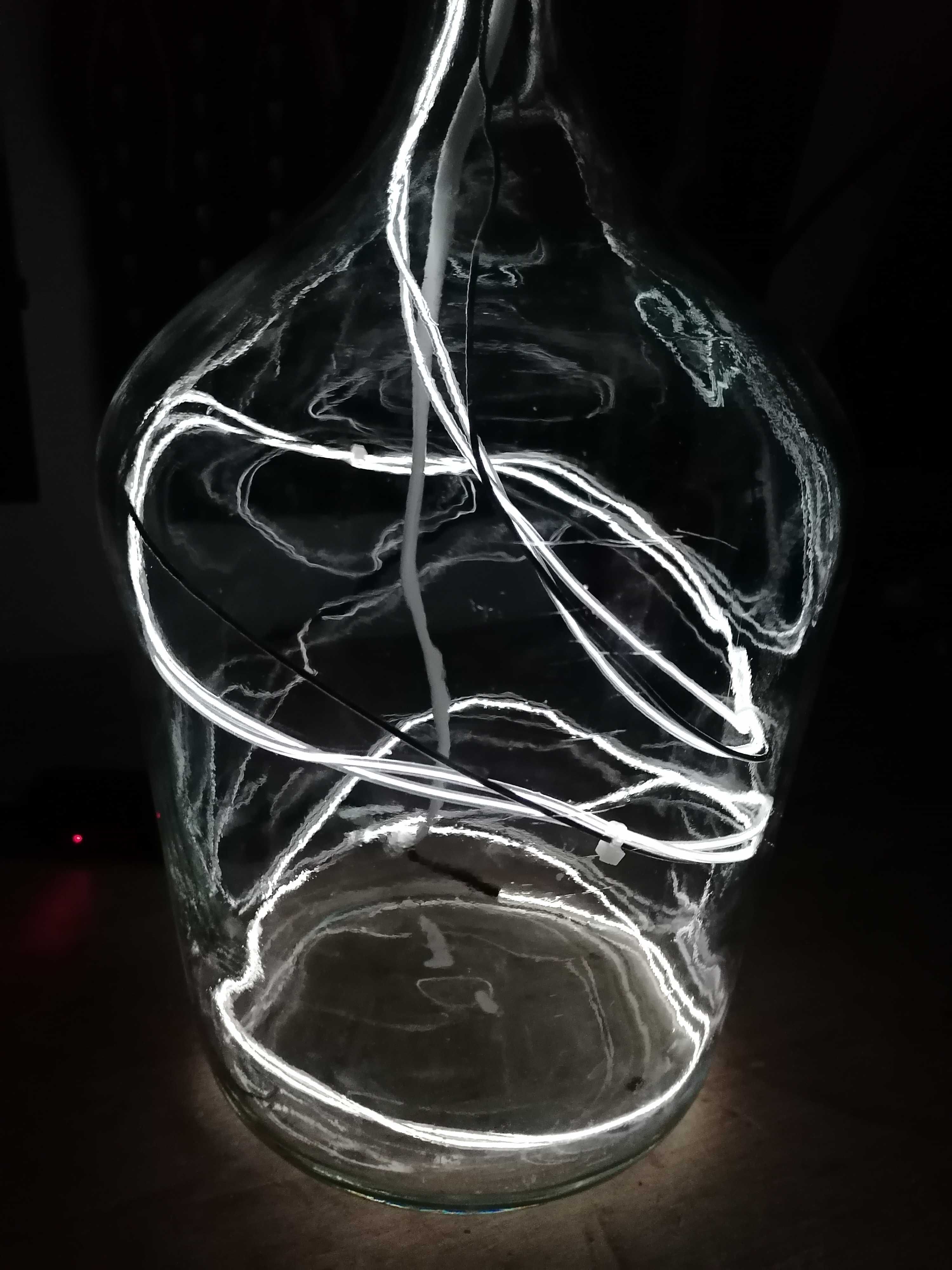 Candeeiro de vidro com abajur