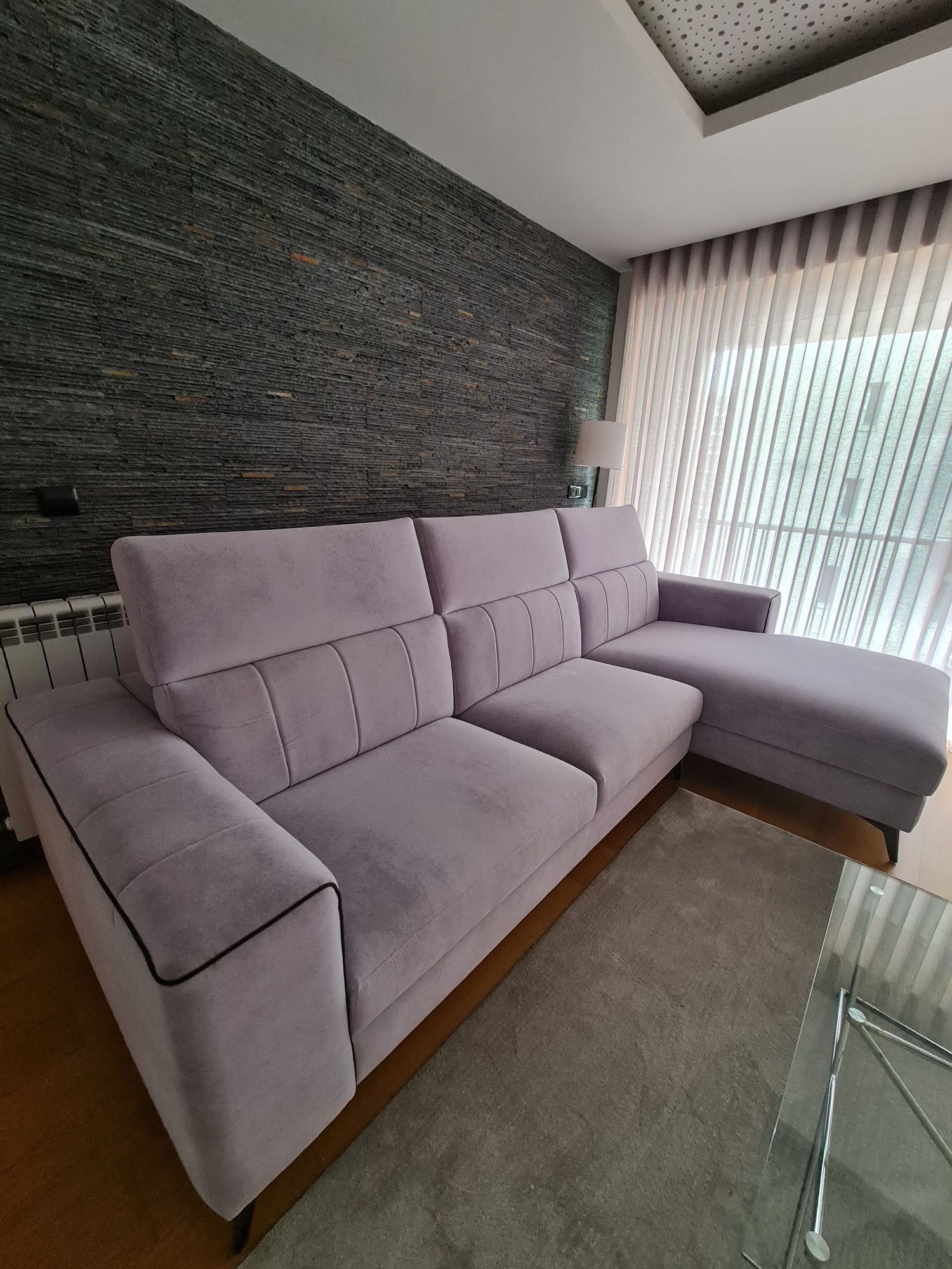 Sofa dois lugares com chaise longe