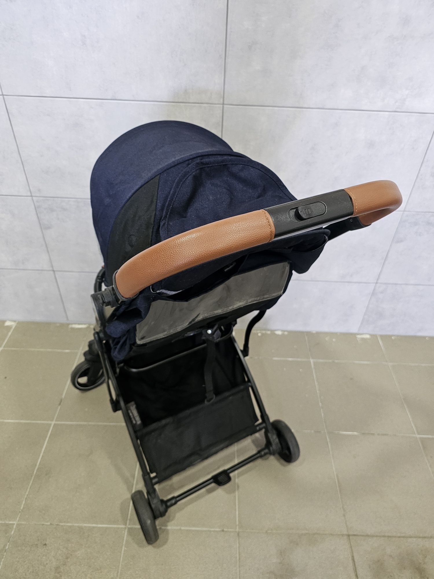 Carrinho de bebé/criança em bom estado