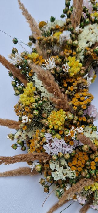 Wianek z suszonych roślin
