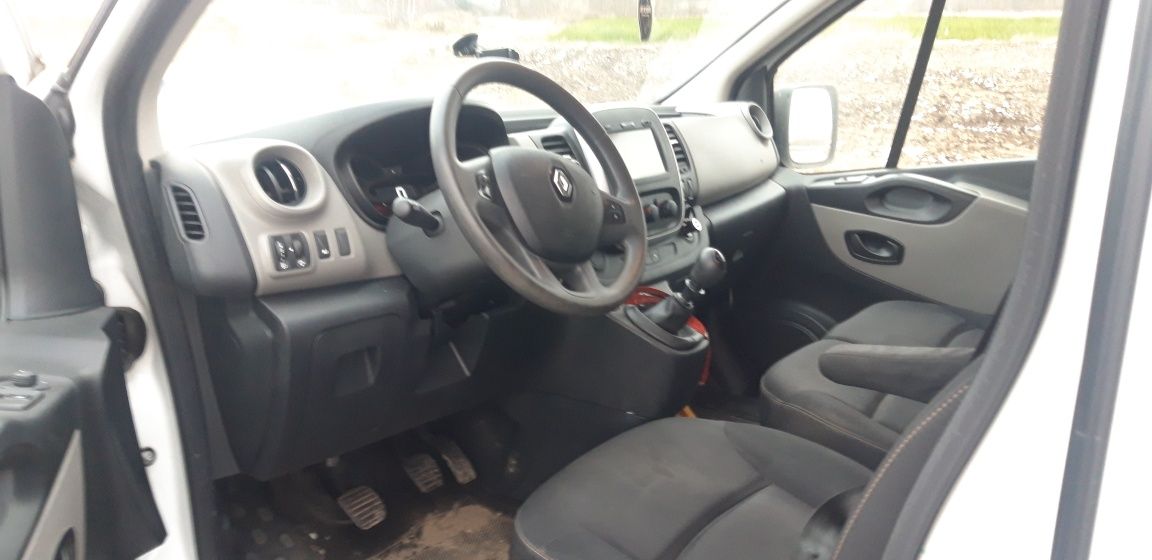 Renault Trafic 2014 rok 9 osobowy Zamiana