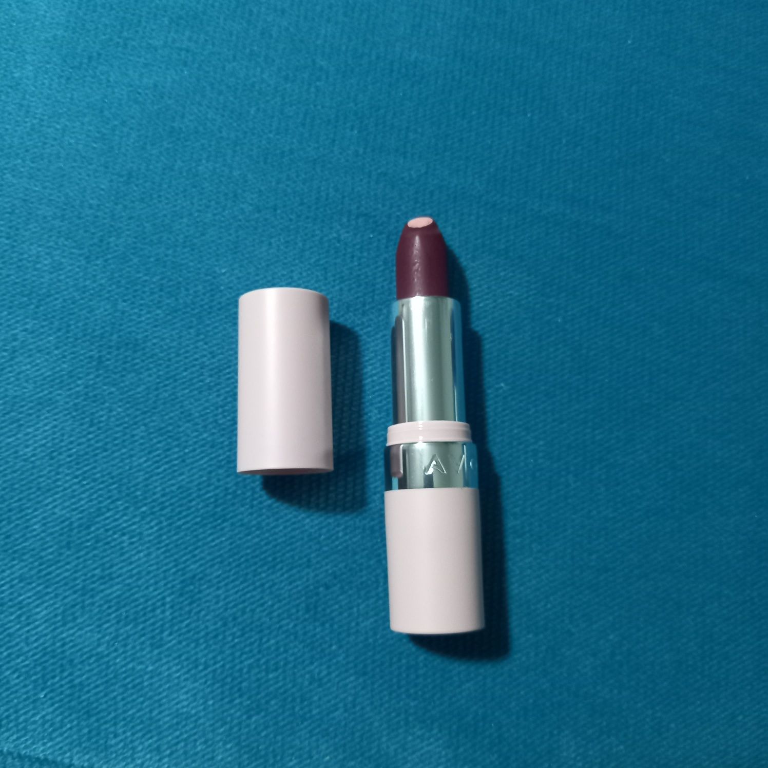 Avon matowa szminka z kwasem hialuronowym Hydra Ruby