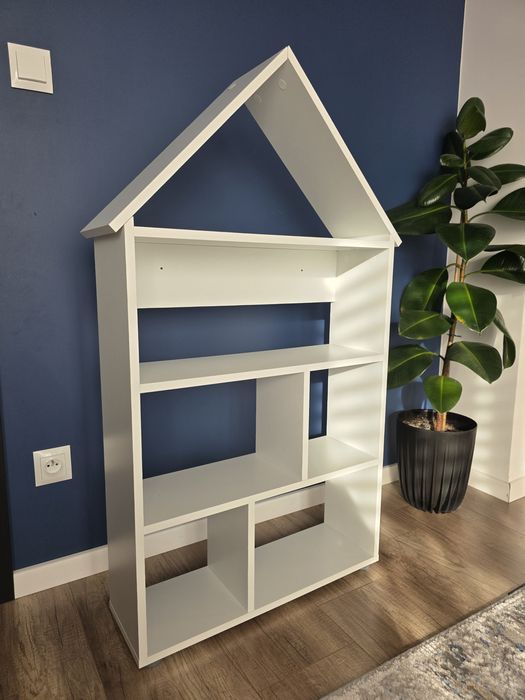 Regał na książki "domek" do pokoju dziecięcego