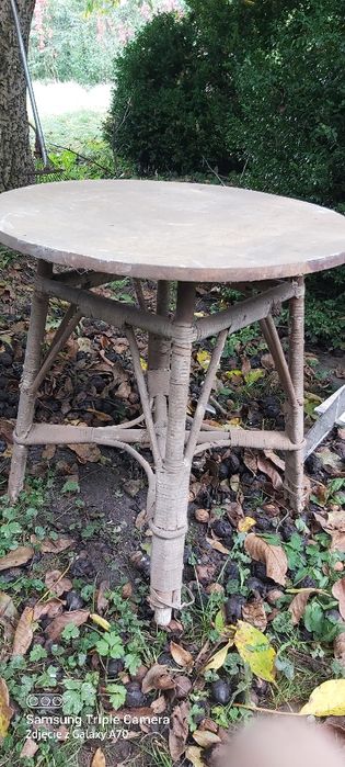 Stary wiklinowe stolik