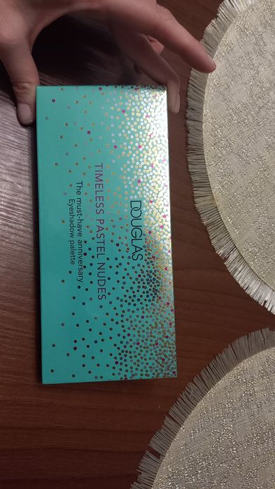 Nowa paleta cieni Douglas