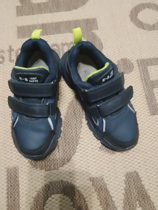 Продам кроссовки на мальчика