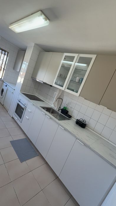 Quarto p casal c/s filho mobiliado Queluz ao pé est. comboio ent. 11