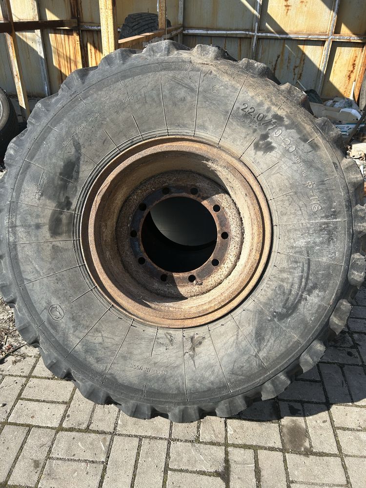 Шини з дисками в зборі,МВУ-6 ,22.0/70-20. б/у.
