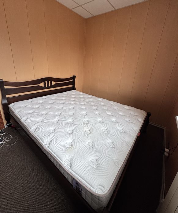 Ліжко без матрацу