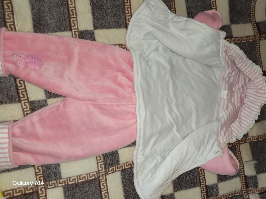 Продам демі костюм.