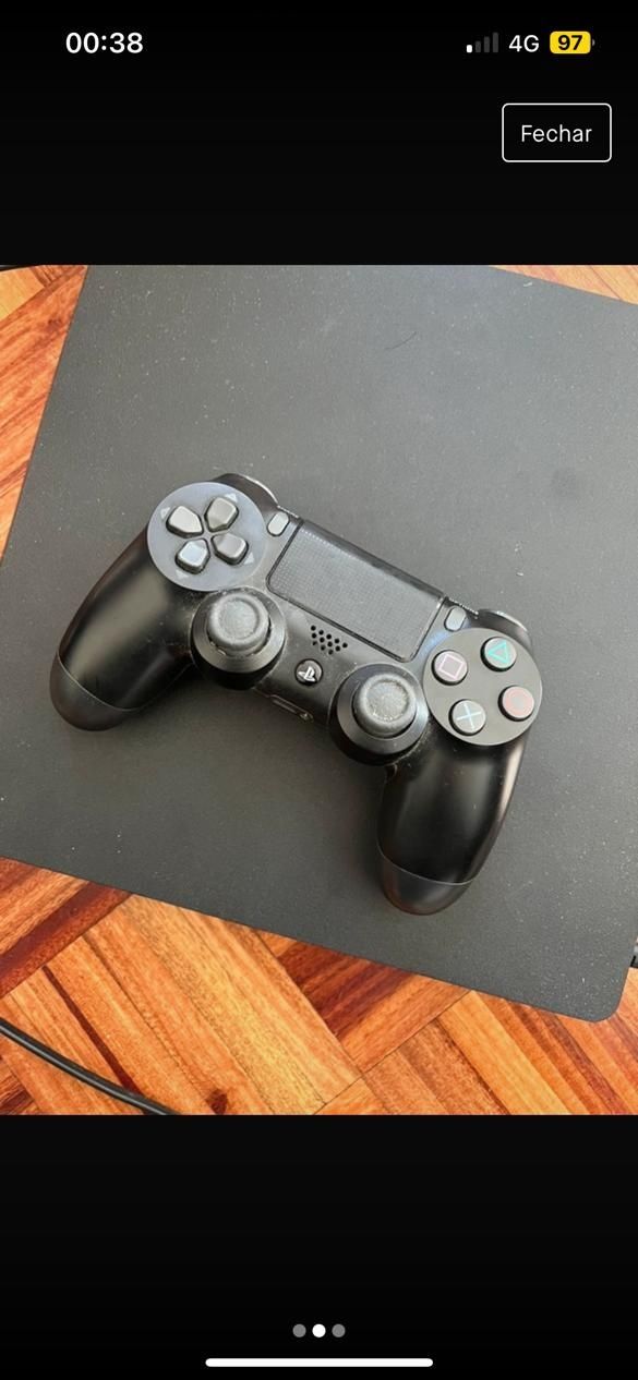 PlayStation 4 com comando