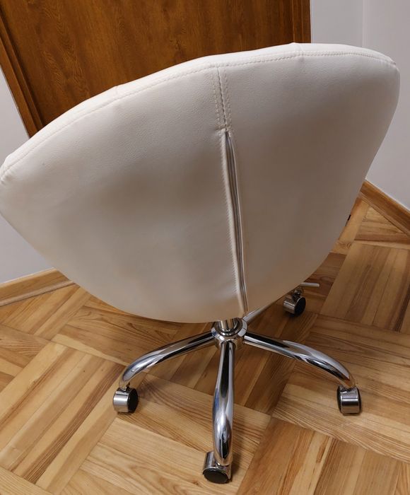 Krzeslo obrotowe kosmetyczne mediolan stan bardzo dobry 2 sztuki