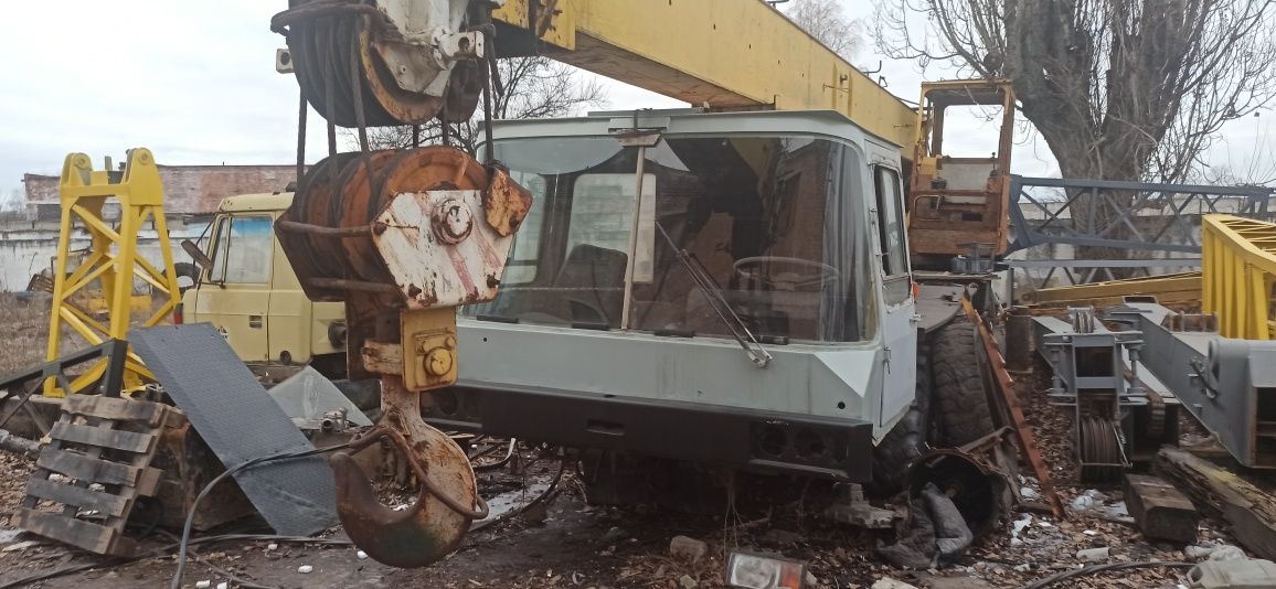 Автокран грузоподёмностью 25 тон