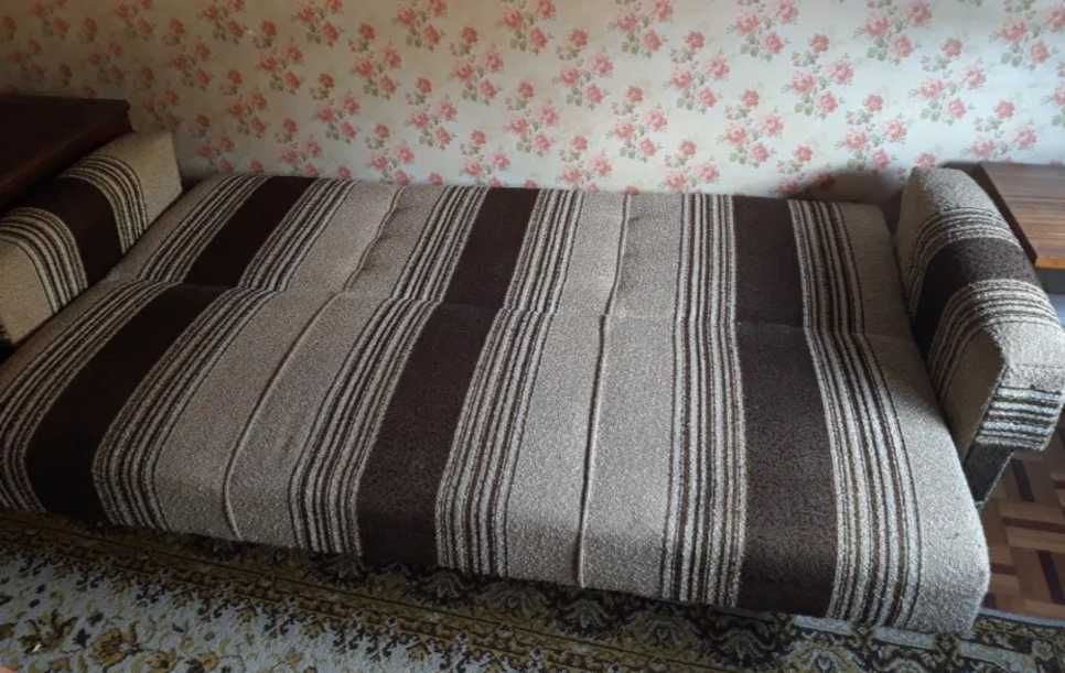 Sofá-cama 3 lugares c/ arrumação