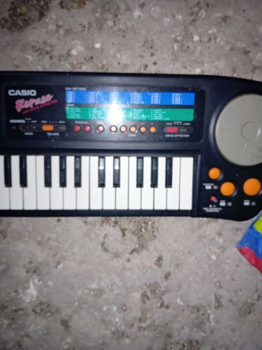 Vendo este  piano a funcionar em perfeito estado