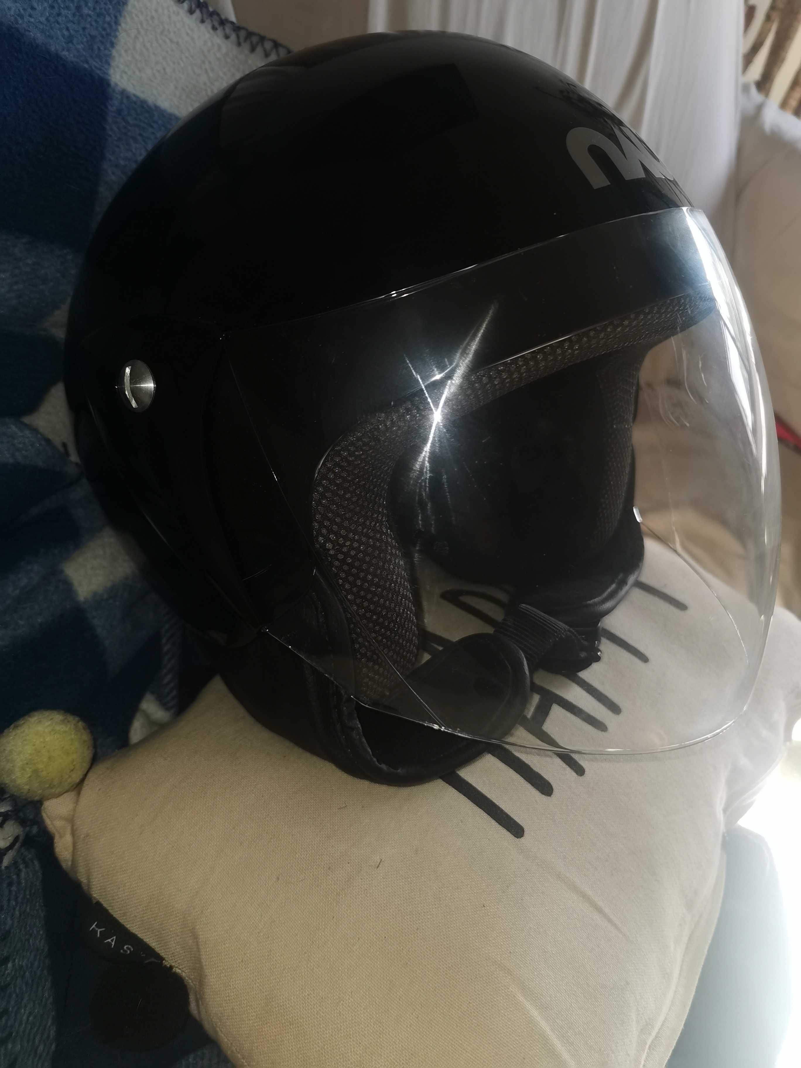 Capacete quase novo