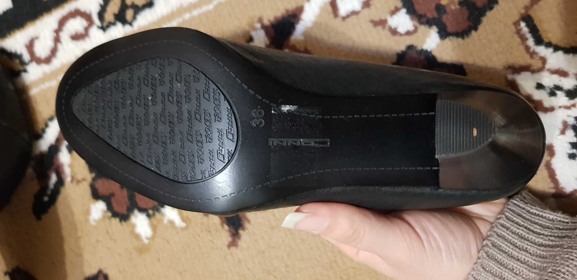 Продам женские туфли