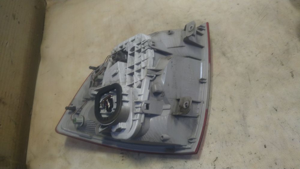 ) Skoda Rapid lampa lewa tylna HB