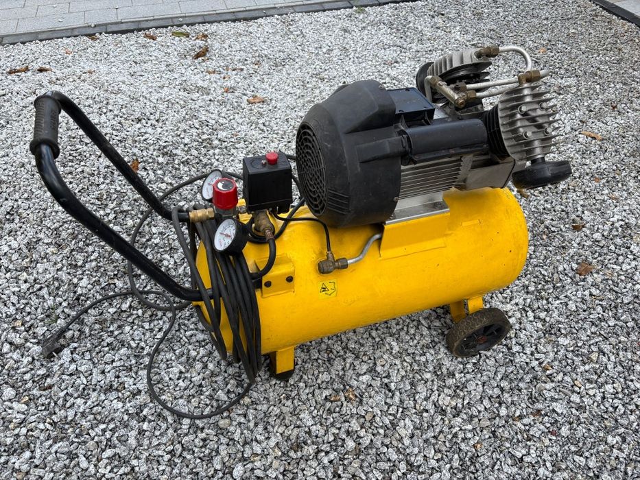 Stanley DV2 Kompresor dwutłokowy HP3 400/10/50 cylinder  10 Bar