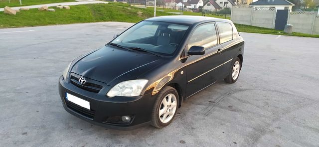 Toyota Corolla E12U z 2006 roku. Silnik 1,6 Ben+LPG, 110kM.