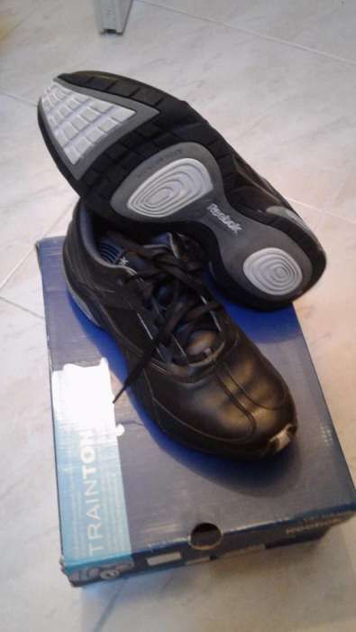 Sapatilhas Rebook pretas seminovas