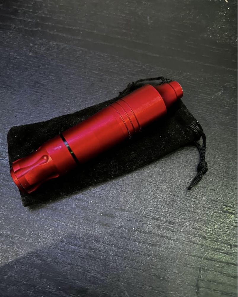 Vendo maquina de tatuar junto com a bateria para funcionar sem fios