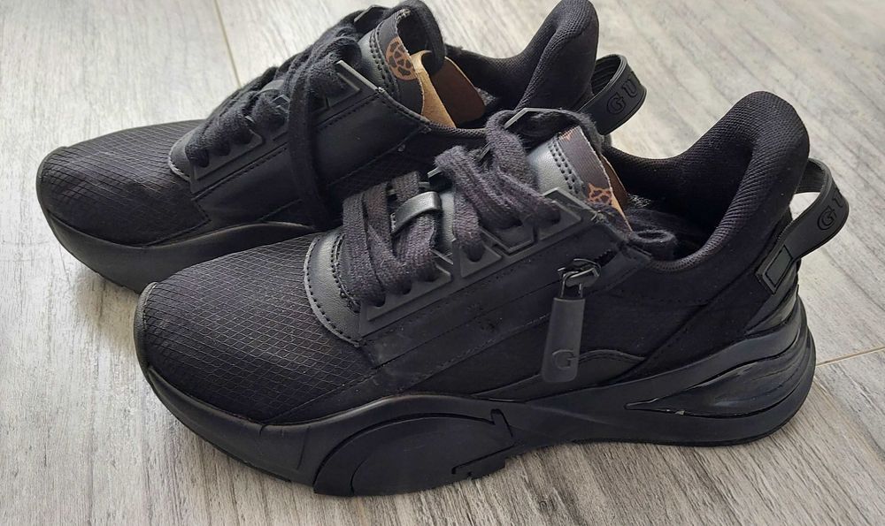 Buty Guess Czarne sneakersy Guess  rozmiar 36
