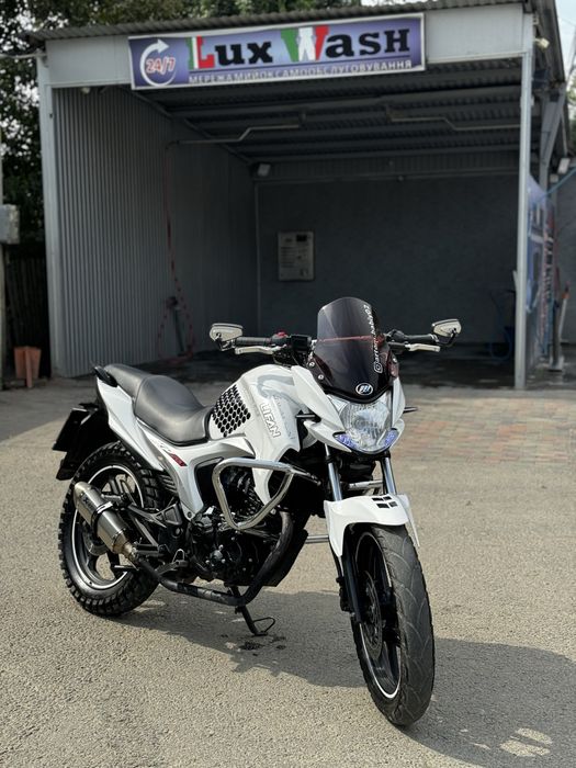 мотоцикл Lifan KP200