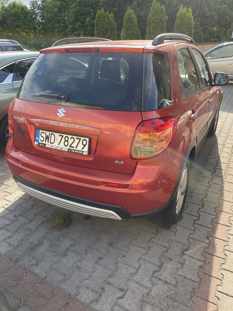 Suzuki Sx4 czerwony