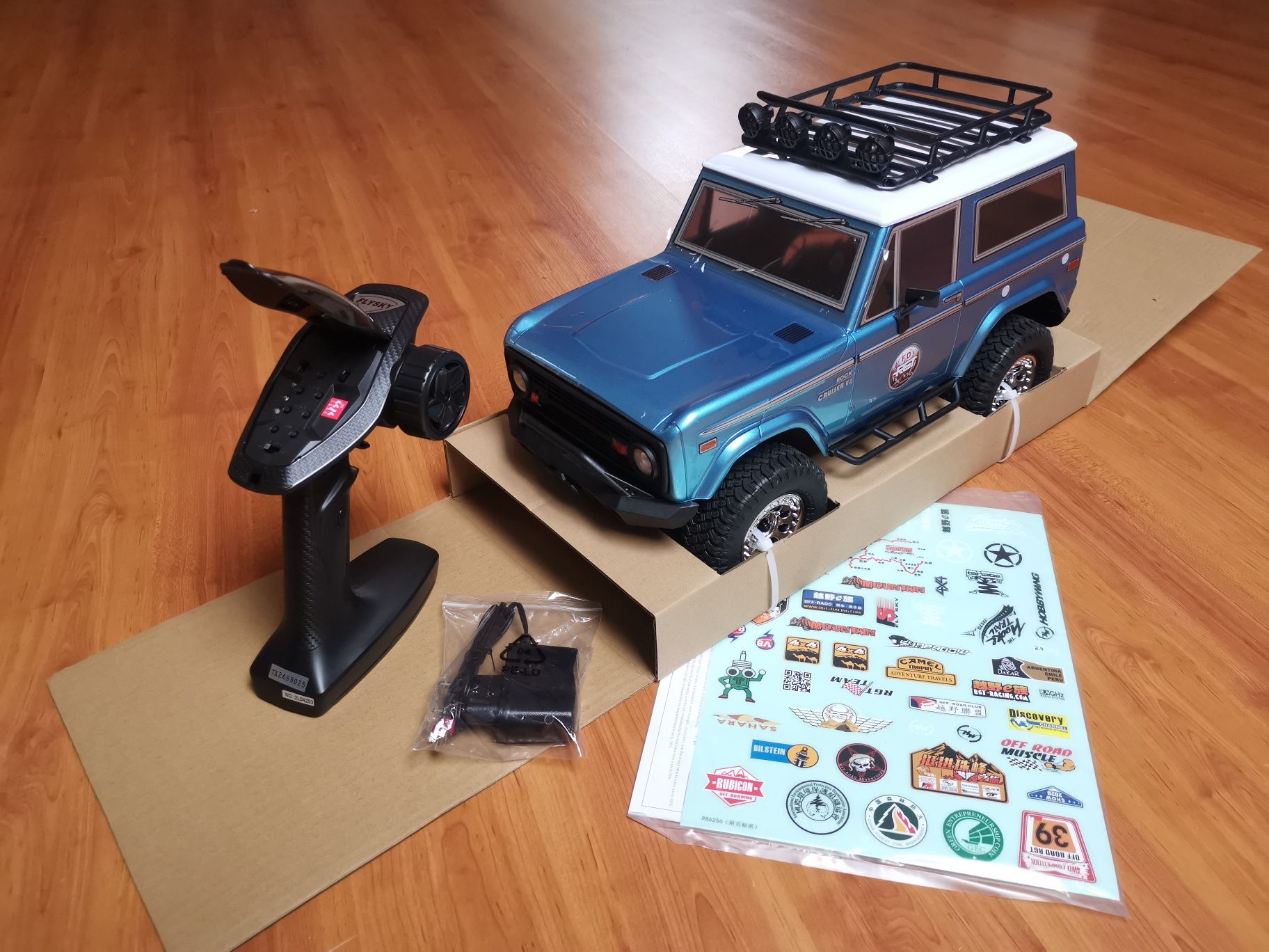 Carro RC Jipe SUV Bronco  RGT Rock Cruiser RC4 1/10 RGT 136100 V3 4x4