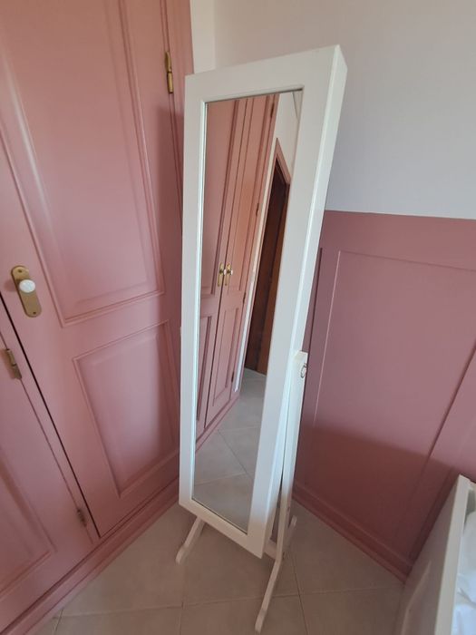 Espelho de pé guarda joias