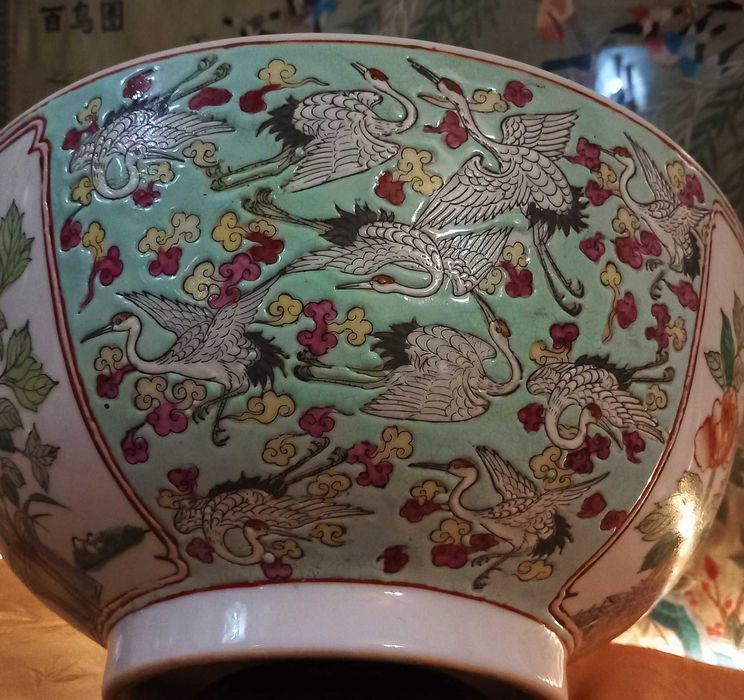Disponível, Bonita e Grande Taça Vintage, em Porcelana Chinesa