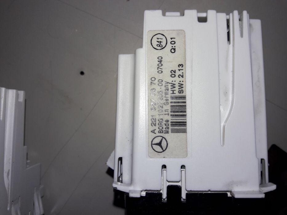 Часы на переднюю панель Мерседеса 221