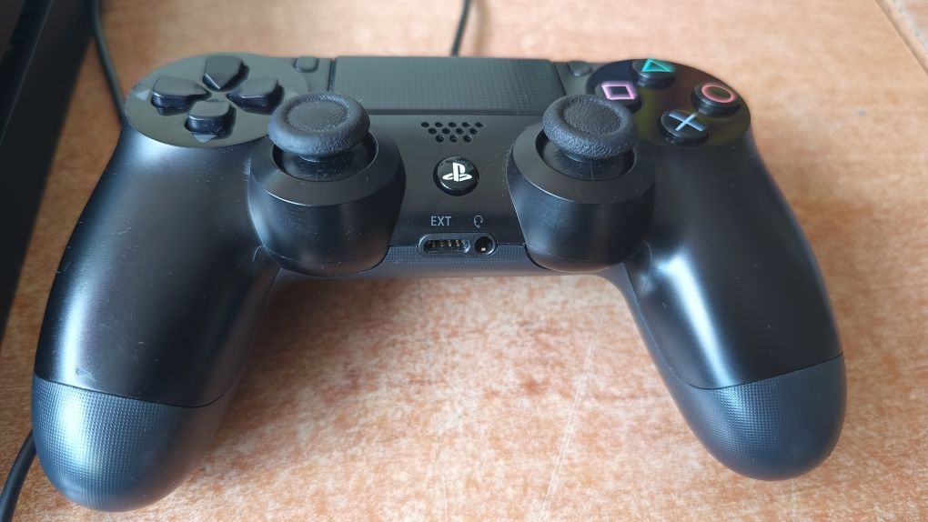 Konsola Ps4 plus pad okazja zamiana