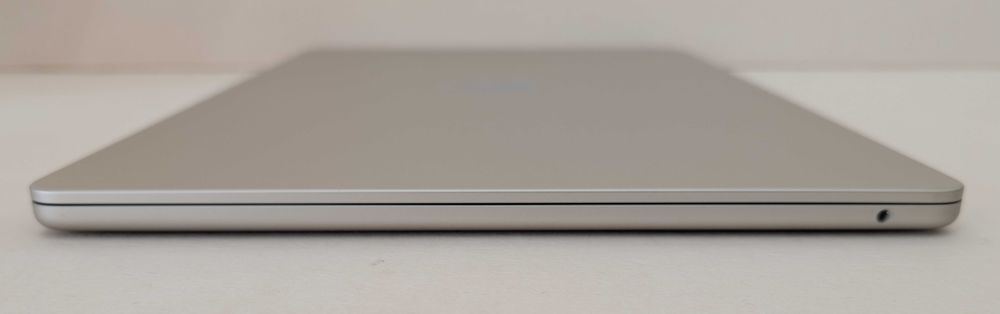 Laptop MacBook Air 15 M3 2024 /15.3 /M3 /8GB /256GB /MacOs Tachoe 26.0