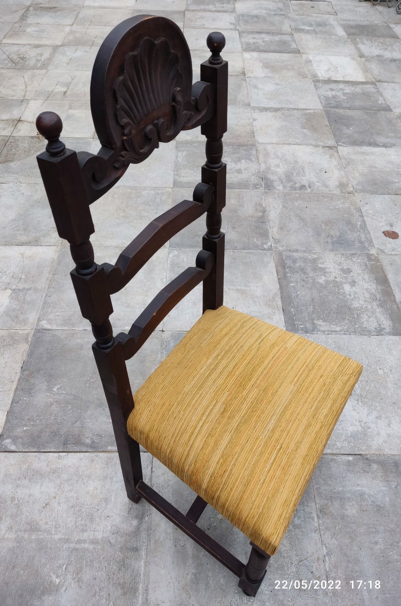 Réplica século XVII , cadeira de madeira maciça
